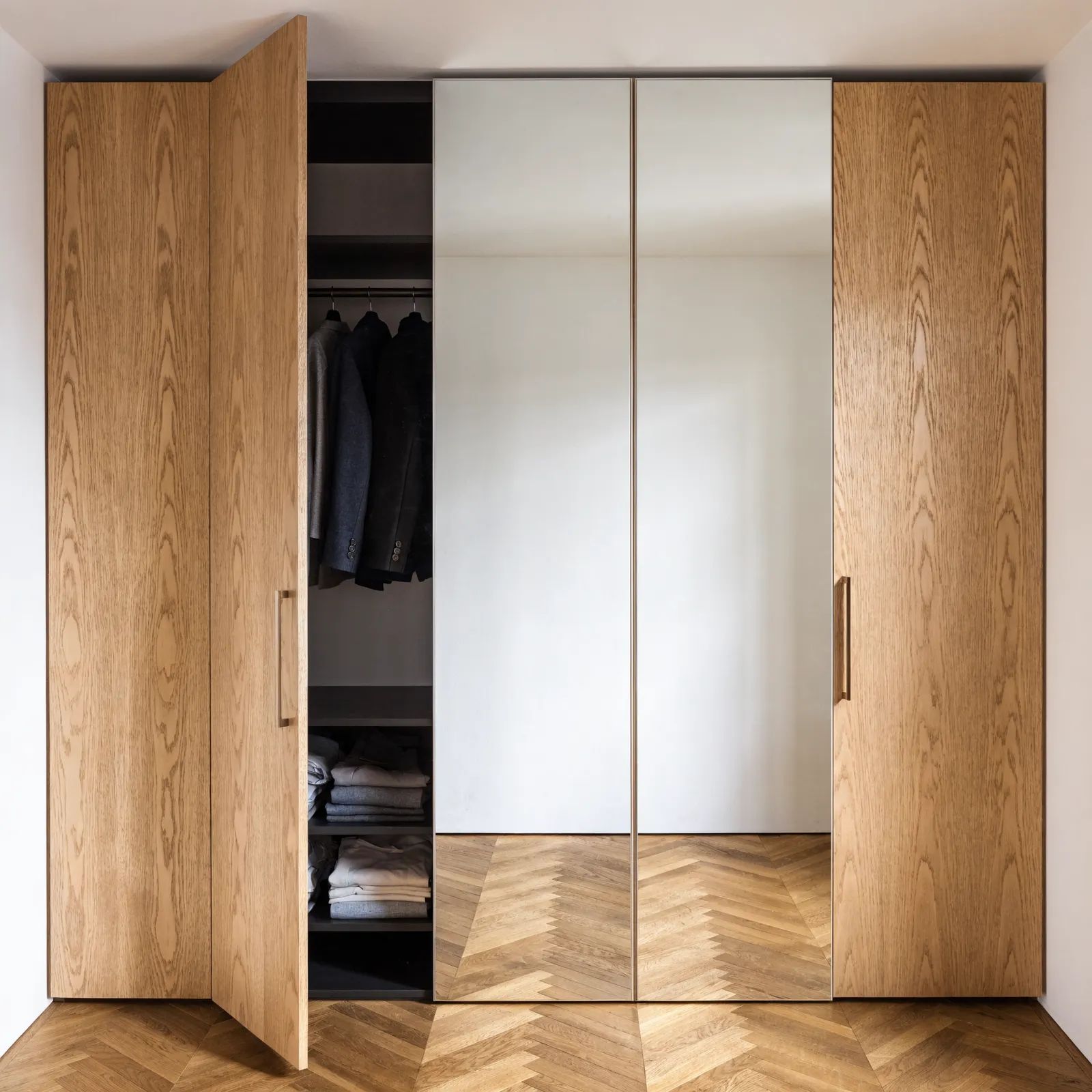 ALSUM iebūvējamie skapji — Gaiteņa garderobe ar spoguļdurvīm